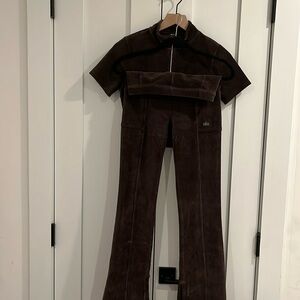 Alo Yoga Pant & Top. Sold as a set in a size XS. New never worn.